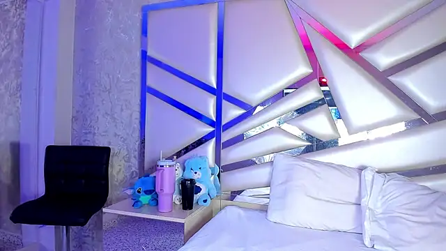 Miia002 online show from 10.29.25