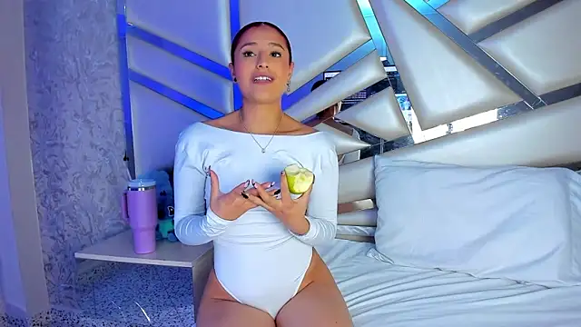 Miia002 online show from 02.21.26