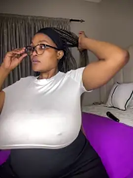 Bustygoddess32 online show from 05.21.26