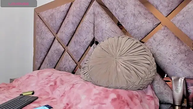 Jennalove  online show from 01.21.25