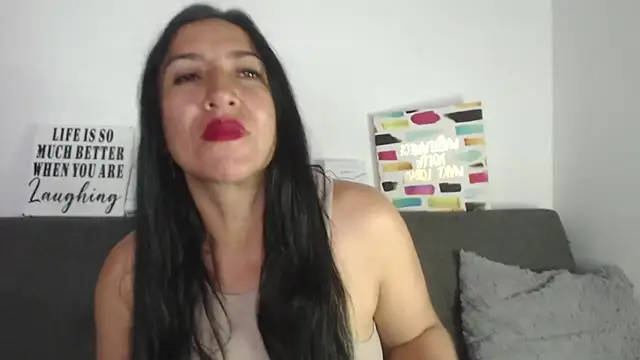 Snapshot of missbella1 chatting on 12.18.24 missbella1 online show from 12.18.24