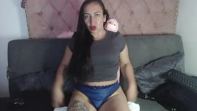 Snapshot of missbella1 chatting on 09.10.25 missbella1 online show from 09.10.25