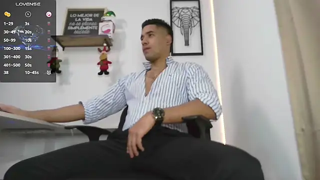 Snapshot of Thonydupont chatting on 12.21.24 Thonydupont online show from 12.21.24