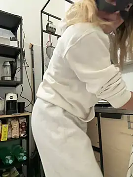 Snapshot of LadyScarlett-xk chatting on 12.08.24 LadyScarlett-xk online show from 12.08.24