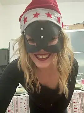 Snapshot of LadyScarlett-xk chatting on 12.24.24 LadyScarlett-xk online show from 12.24.24