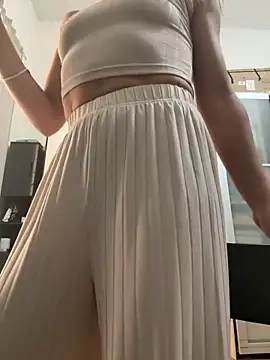 Snapshot of LadyScarlett-xk chatting on 03.18.25 LadyScarlett-xk online show from 03.18.25