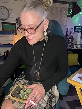 TrenaAnne online show from 01.30.25