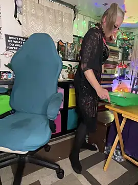 TrenaAnne online show from 01.30.25