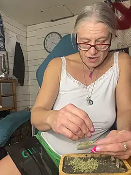 TrenaAnne online show from 02.05.25