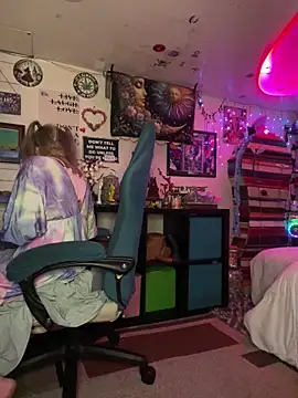 TrenaAnne online show from 03.23.25