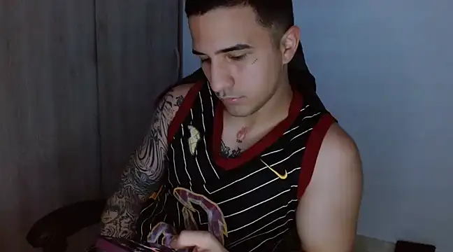 Snapshot of Sisoyalejo420 chatting on 12.15.24 Sisoyalejo420 online show from 12.15.24