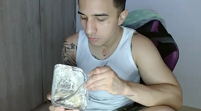 Snapshot of Sisoyalejo420 chatting on 12.18.24 Sisoyalejo420 online show from 12.18.24