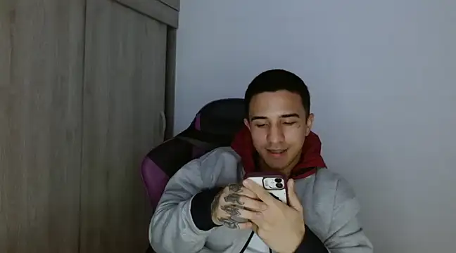 Snapshot of Sisoyalejo420 chatting on 12.18.24 Sisoyalejo420 online show from 12.18.24