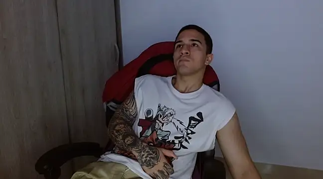 Snapshot of Sisoyalejo420 chatting on 12.24.24 Sisoyalejo420 online show from 12.24.24