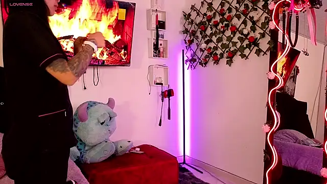 Alaia Asuka online show from 09.27.25