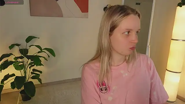 Snapshot of Beatrica_Klein chatting on 11.10.25 Beatrica Klein online show from 11.10.25