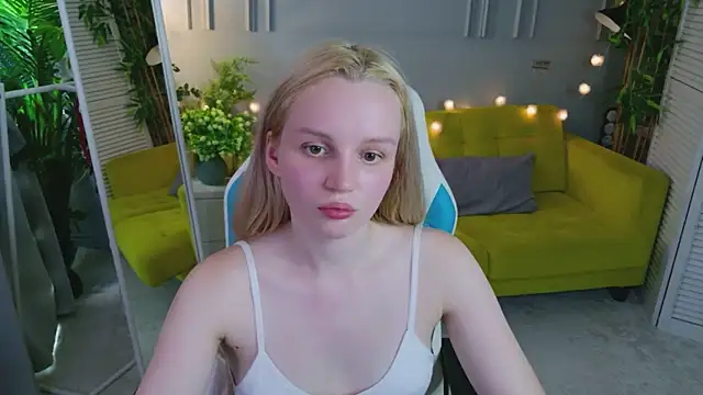 Snapshot of Beatrica_Klein chatting on 07.10.26 Beatrica Klein online show from 07.10.26