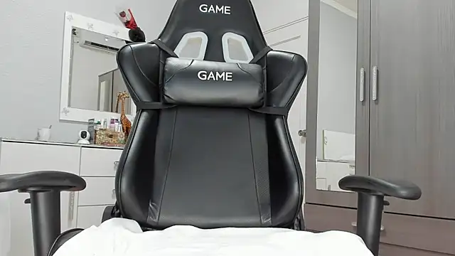 anisialuna  online show from 02.05.25