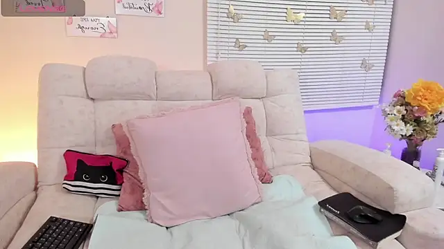 saracrowe online show from 03.14.25