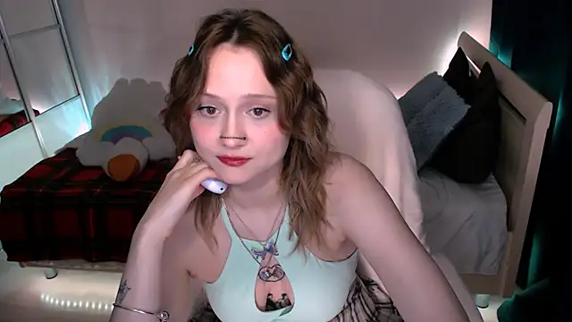 Snapshot of MariaMango chatting on 12.27.24 MariaMango online show from 12.27.24