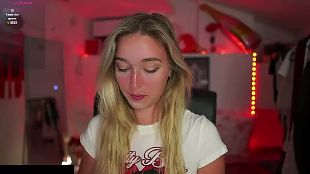 Snapshot of Alexis___Texas chatting on 09.21.25 Alexis   Texas online show from 09.21.25