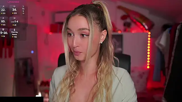 Snapshot of Alexis___Texas chatting on 10.01.25 Alexis   Texas online show from 10.01.25