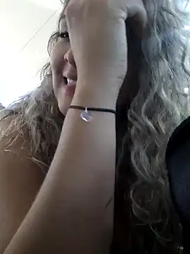 Snapshot of Sara_smiiith211 chatting on 12.18.24 Sara smiiith211 online show from 12.18.24