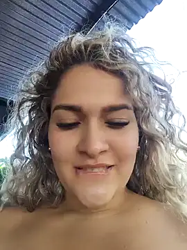 Snapshot of Sara_smiiith211 chatting on 12.29.24 Sara smiiith211 online show from 12.29.24