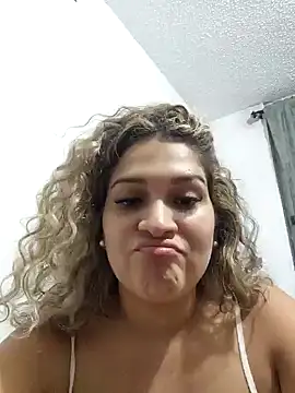 Snapshot of Sara_smiiith211 chatting on 01.20.25 Sara smiiith211 online show from 01.20.25