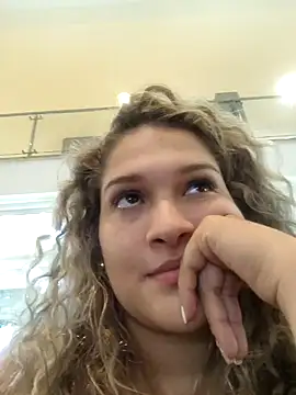 Snapshot of Sara_smiiith211 chatting on 02.15.25 Sara smiiith211 online show from 02.15.25