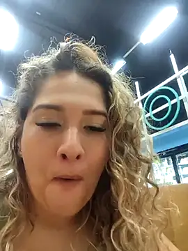 Snapshot of Sara_smiiith211 chatting on 03.20.25 Sara smiiith211 online show from 03.20.25