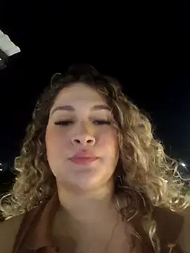 Snapshot of Sara_smiiith211 chatting on 10.30.25 Sara smiiith211 online show from 10.30.25