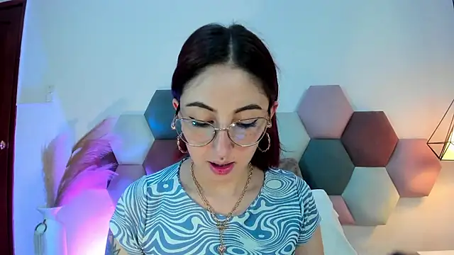 Snapshot of Emilywatsonn chatting on 09.23.25 Emilywatsonn online show from 09.23.25