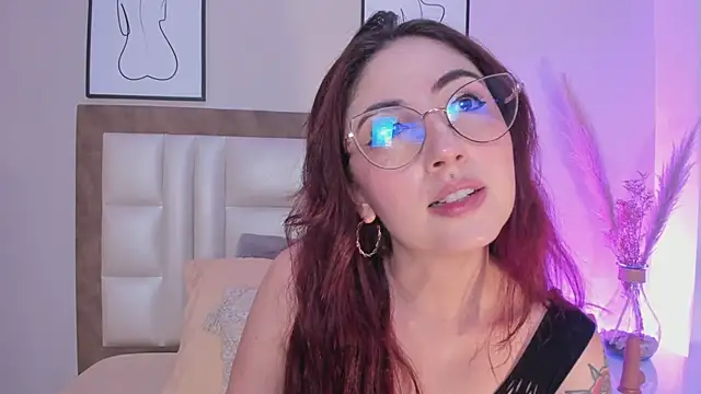 Snapshot of Emilywatsonn chatting on 09.27.25 Emilywatsonn online show from 09.27.25