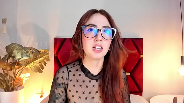 Snapshot of Emilywatsonn chatting on 10.29.25 Emilywatsonn online show from 10.29.25