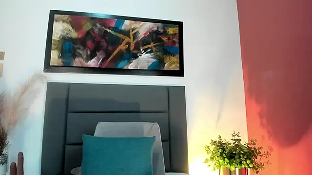 Snapshot of Emilywatsonn chatting on 10.31.25 Emilywatsonn online show from 10.31.25