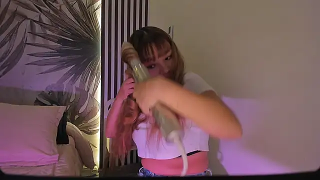 Samaantha-White online show from 02.13.26