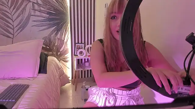 Samaantha-White online show from 04.10.26