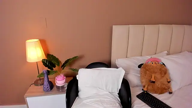 AngelPhoeniix  online show from 01.20.25