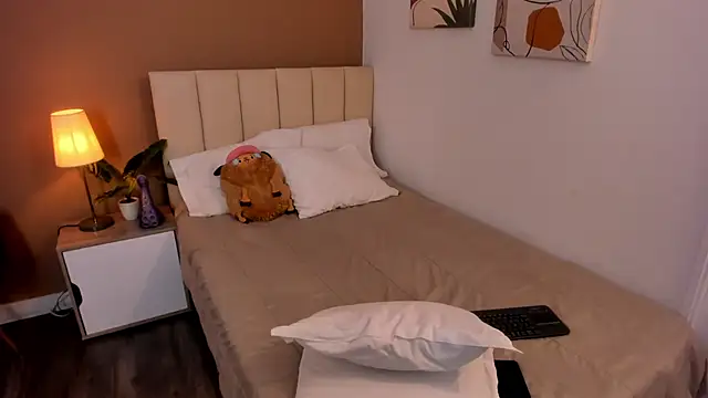 AngelPhoeniix  online show from 01.25.25