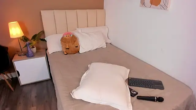 AngelPhoeniix  online show from 02.07.25