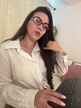 Snapshot of Amelia_Rouse chatting on 06.20.26 Amelia Rouse online show from 06.20.26