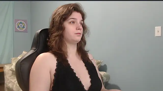 Snapshot of TreeJeanne chatting on 01.01.25 TreeJeanne online show from 01.01.25