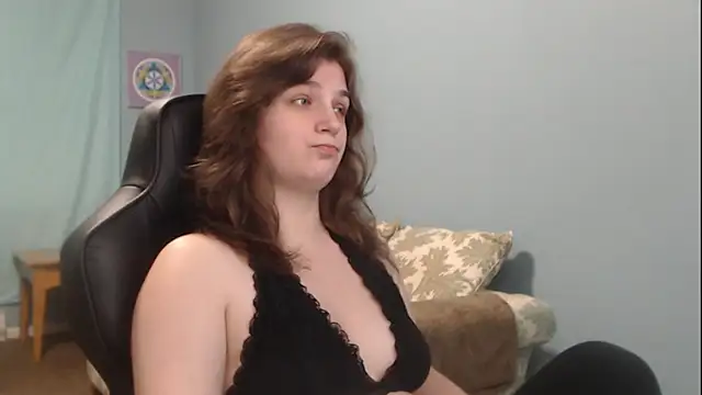 Snapshot of TreeJeanne chatting on 01.10.25 TreeJeanne online show from 01.10.25