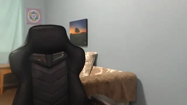 Snapshot of TreeJeanne chatting on 03.08.25 TreeJeanne online show from 03.08.25