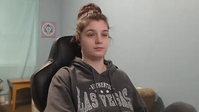 Snapshot of TreeJeanne chatting on 03.11.25 TreeJeanne online show from 03.11.25