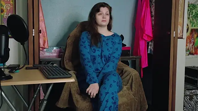 Snapshot of TreeJeanne chatting on 09.19.25 TreeJeanne online show from 09.19.25