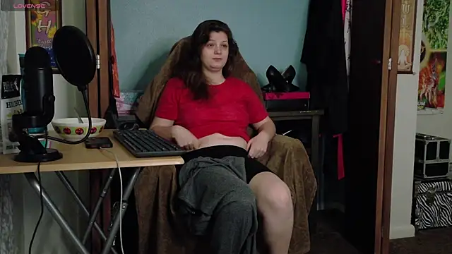 Snapshot of TreeJeanne chatting on 09.25.25 TreeJeanne online show from 09.25.25