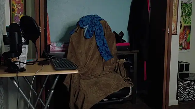 Snapshot of TreeJeanne chatting on 09.28.25 TreeJeanne online show from 09.28.25