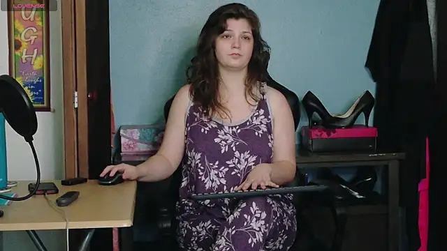 Snapshot of TreeJeanne chatting on 10.03.25 TreeJeanne online show from 10.03.25